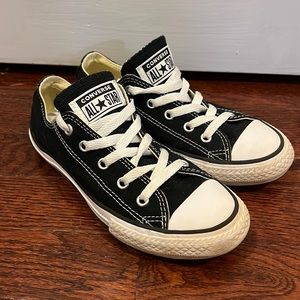 Converse low top all star, kid size 1, black